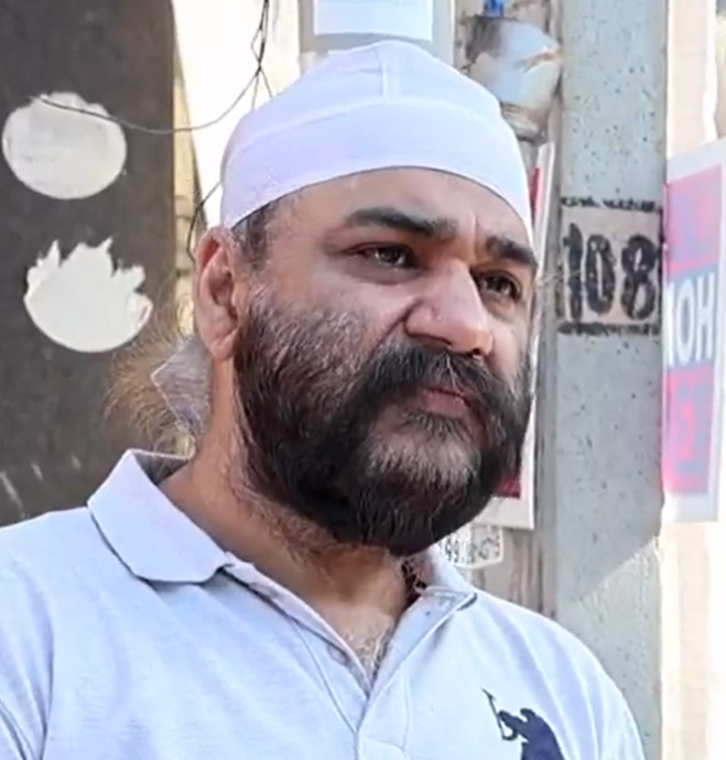 Delhi Couple Murder | दिल्ली के घर में मृत पाए गए बुजुर्ग दंपत्ति, पुलिस कर रही है लापता घरेलू सहायक की तलाश Charanpreet Singh, one of the couple’s sons, elderly couple was tragically found dead and decomposing in Kohat Enclave, sparking a search for their missing house help. The victims, identified as Mohinder Singh, a 70-year-old readymade garment shop owner, and his wife Diljeet Kaur, were discovered in a state of decay in their home.