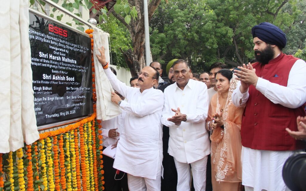Delhi: दिल्ली के ऊर्जा मंत्री आशीष सूद ने भारत की सबसे बड़ी स्टैंडअलोन बैटरी ऊर्जा भंडारण प्रणाली का किया उद्घाटन Delhi Energy Minister Ashish Sood inaugurated India's largest standalone battery energy storage system