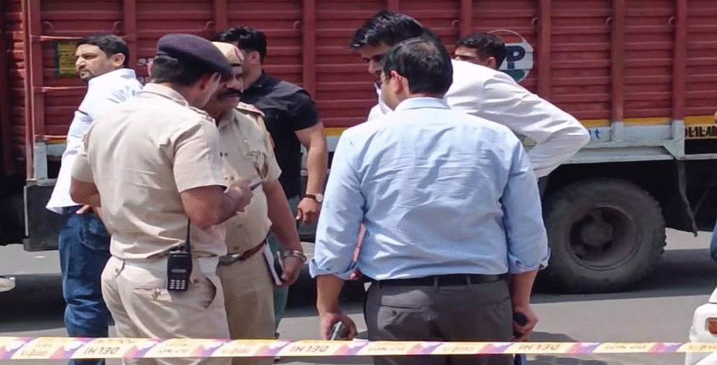 Delhi Revenge Killing| दिल्ली में बदला लेने की भावना से 24 वर्षीय युवक की छतरपुर मेट्रो स्टेशन के पास हत्या Revenge Killing Rocks Delhi as 24-Year-Old Man Killed Near Chhatarpur Metro Station