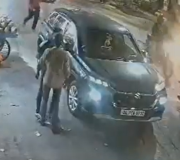 Man Robbed of Car at Knifepoint After Minor Collision in Delhi’s Pandav Nagar