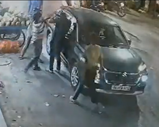 Man Robbed of Car at Knifepoint After Minor Collision in Delhi’s Pandav Nagar