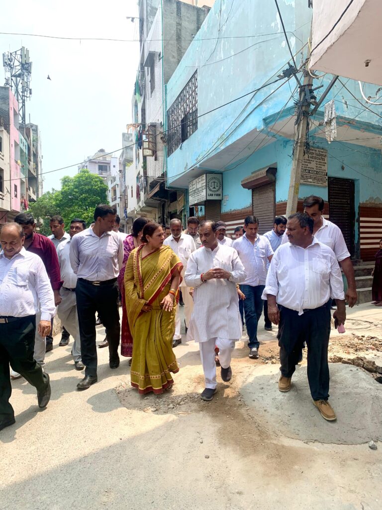 MCD: स्थायी समिति अध्यक्ष सत्या शर्मा ने भजनपुरा वार्ड का निरीक्षण किया, नालों की सफाई और जन शिकायतों के त्वरित समाधान के दिए निर्देश Standing Committee Chairman Satya Sharma inspected Bhajanpura ward, gave instructions for cleaning of drains and prompt resolution of public grievances