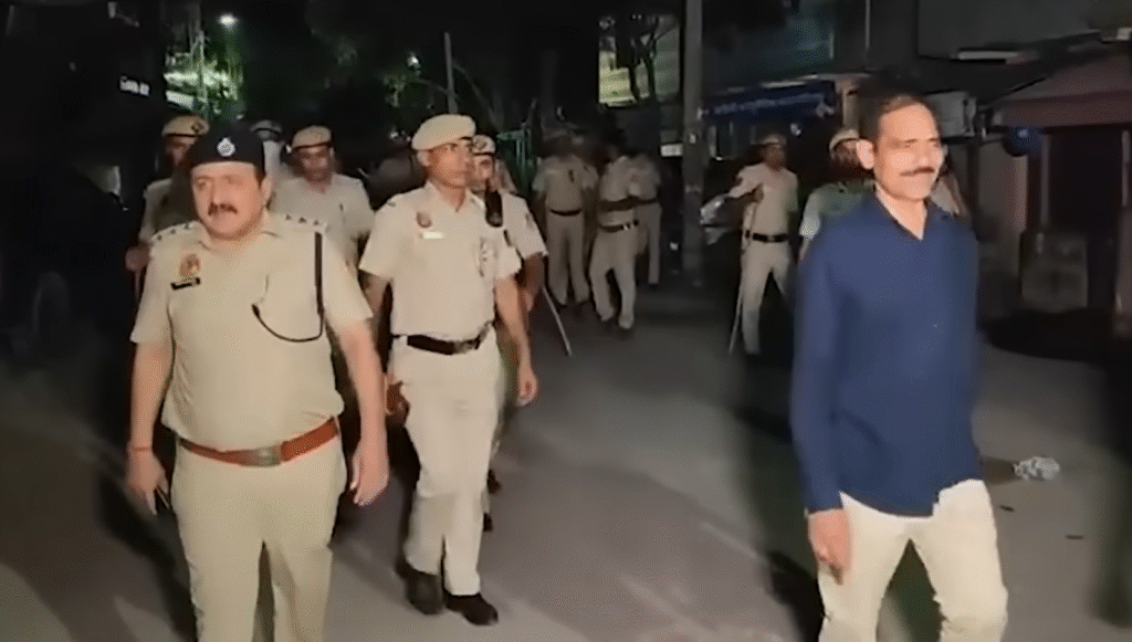 Terror of liquor mafia in Delhi: Police team attacked in Gautampuri, one jawan seriously injured