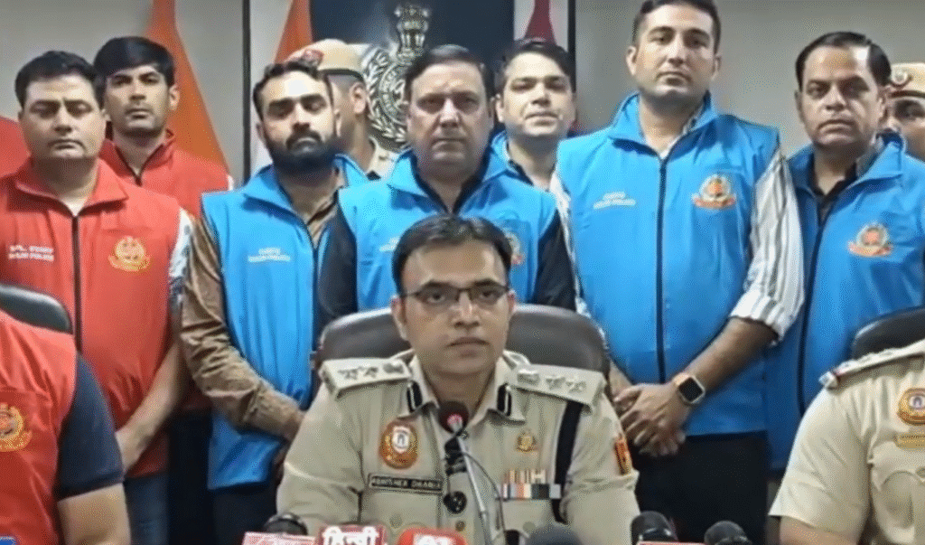 Delhi Police: दिल्ली पुलिस ने लॉरेंस बिश्नोई के नाम पर रंगदारी मांगने वाले गिरोह का भंडाफोड़ किया, तीन आरोपी पंजाब से गिरफ्तार DCP Abhishek Dania