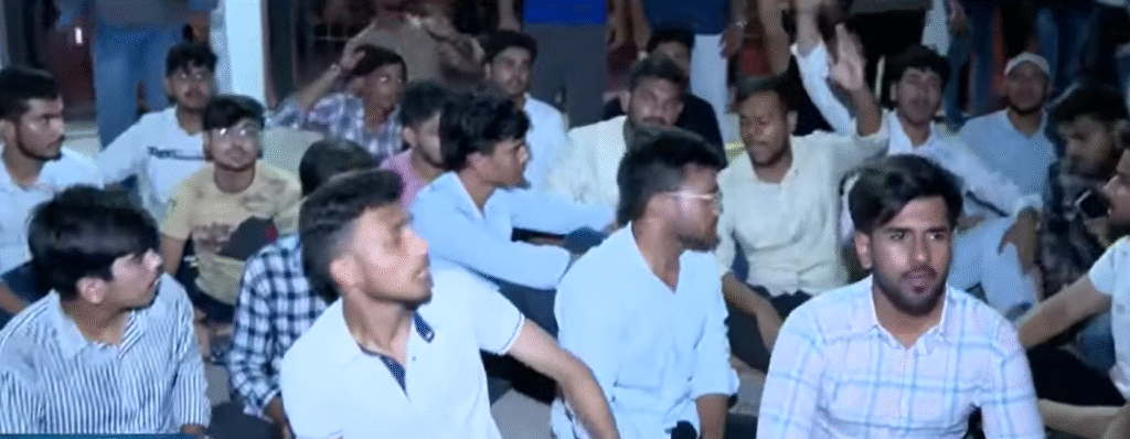 Delhi Motilal Nehru College: दिल्ली यूनिवर्सिटी के मोतीलाल नेहरू कॉलेज में छात्रसंघ चुनाव को लेकर हंगामा, छात्रों ने 75% अटेंडेंस नियम पर नामांकन रद्द करने का लगाया आरोप Delhi University’s Motilal Nehru College Erupts in Protest Over Student Union Election, Students Allege Mass Rejection of Nominations on Attendance Rule
