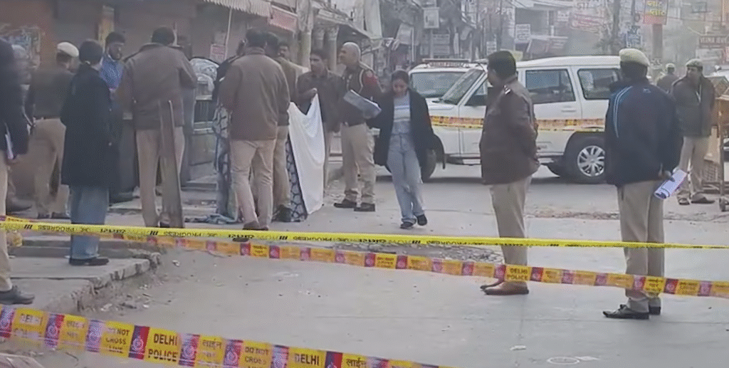 दिल्ली में डबल मर्डर: आया नगर में 52 वर्षीय की गोली मारकर हत्या, शाहदरा में 17 साल के लड़के की मौत Double murder in Delhi: 52-year-old shot dead in Aya Nagar, 17-year-old boy killed in Shahdara