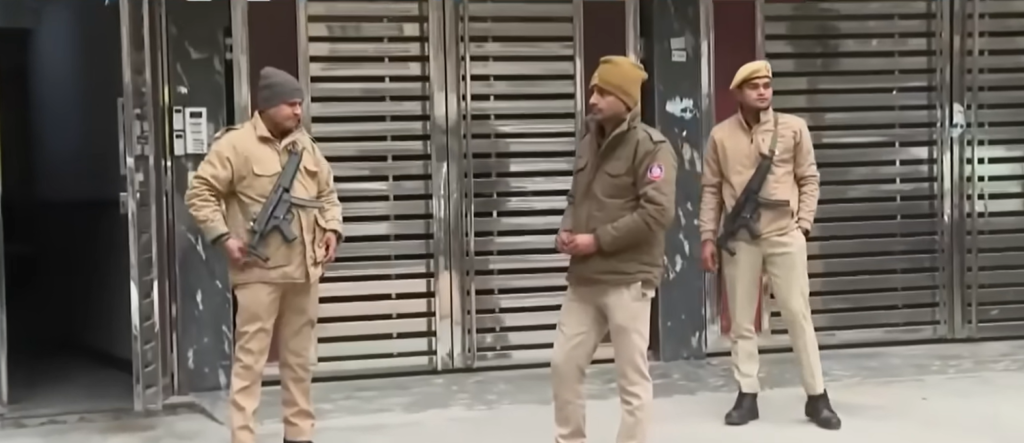 रोहिणी फायरिंग केस: 120 सेकंड में 25 गोलियां, रंगदारी गिरोह का दिल्ली में आतंक Rohini firing case: 25 bullets fired in 120 seconds, extortion gang's reign of terror in Delhi