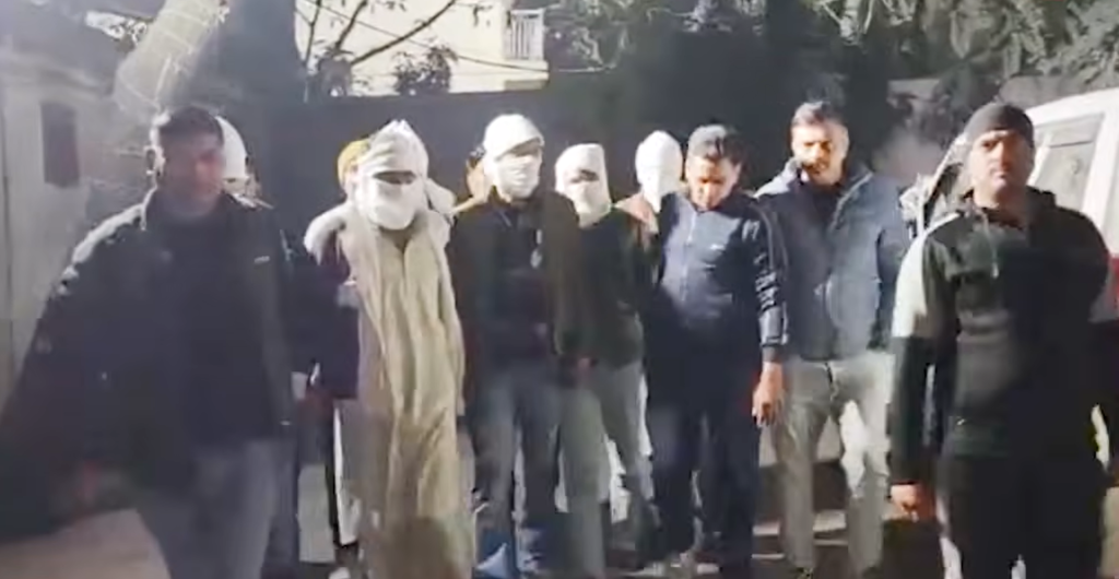 तुर्कमान गेट पत्थरबाजी मामला: महिलाएं भी पत्थरबाजी में शामिल, अब तक कोई महिला गिरफ्तारी नहीं, अब तक 12 गिरफ्तार Turkman Gate stone-pelting incident: Women also involved in stone-pelting, no women arrested so far, 12 arrested in total