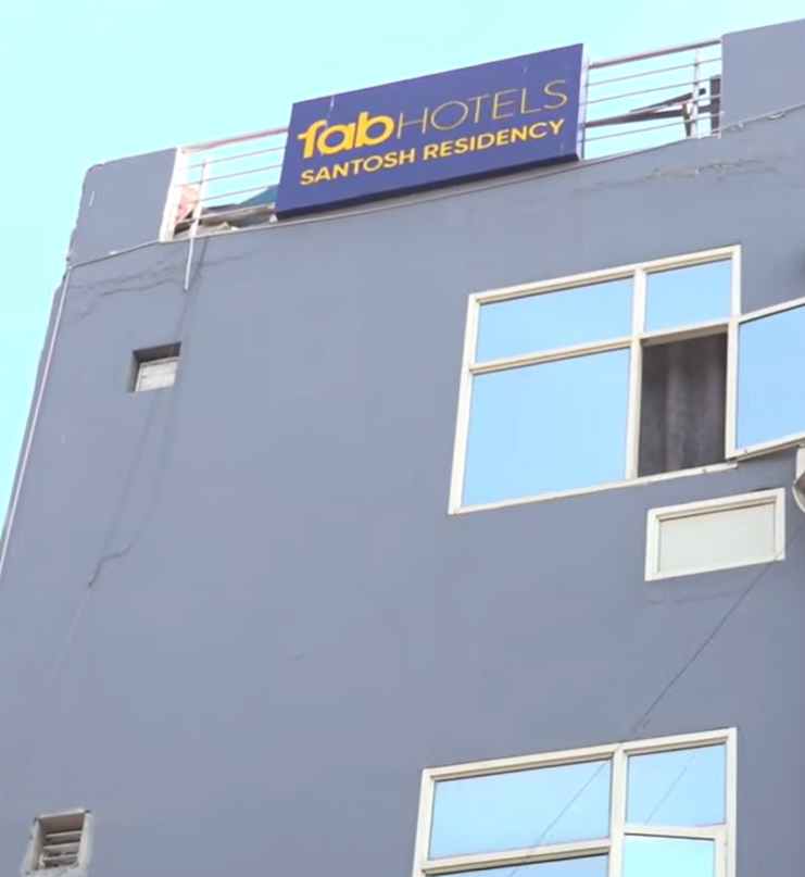 Woman jumps from third floor of Vishwas Nagar hotel, survives after falling onto boxes; companion questioned
