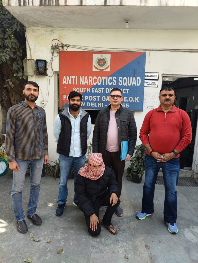 दिल्ली में ₹30 लाख का ड्रग्स बस्ट! 1.7 किलो चरस के साथ नेपाली तस्कर दबोचा, गुरुग्राम ठिकाने से और बरामदगी ₹30 lakh drug bust in Delhi! Nepalese smuggler arrested with 1.7 kg of hashish, more recovered from Gurugram hideout