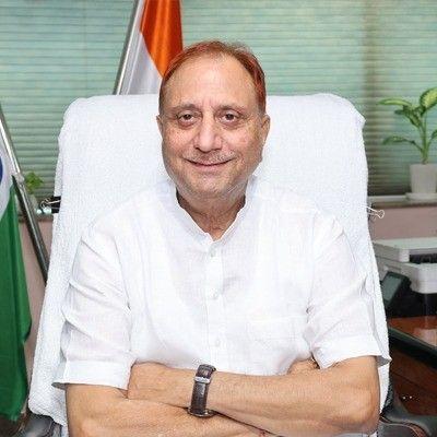 दिवाली से पहले सफाई कर्मचारियों का बकाया चुकाने की कोशिश करे MCD: महापौर कार्यालय में बैठे दिल्ली के महापौर प्रवेश वाही का फाइल चित्र