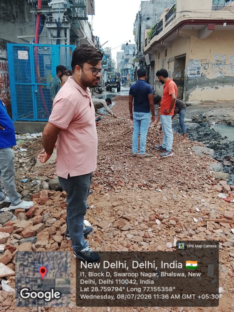 वायरल जलभराव वीडियो के बाद एमसीडी का स्पष्टीकरण; स्वरूप नगर की सड़क DSIIDC के अधीन, मरम्मत कार्य शुरू वायरल जलभराव वीडियो के बाद एमसीडी का स्पष्टीकरण; स्वरूप नगर की सड़क DSIIDC के अधीन, मरम्मत कार्य शुरू