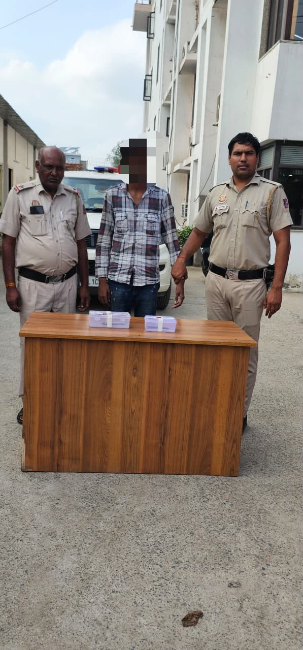 समयपुर बादली मामले की पुलिस द्वारा उपलब्ध तस्वीर, जिसमें चेहरा पहले से ढका है