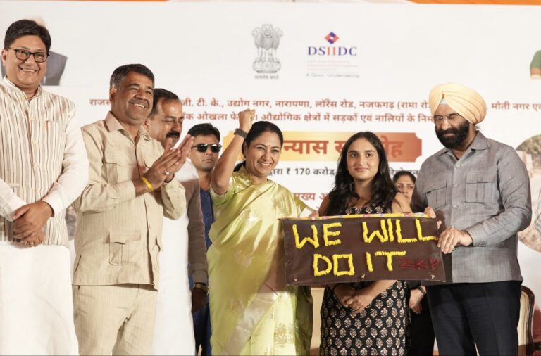 औद्योगिक विकास परियोजनाओं के कार्यक्रम में रेखा गुप्ता और मनजिंदर सिंह सिरसा