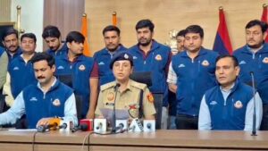 बुराड़ी के घर से 321 ग्राम और हेरोइन बरामद; नशा नेटवर्क की जांच में छह लोग पकड़े गए नशा नेटवर्क की जांच पर मीडिया ब्रीफिंग में उत्तरी जिले के पुलिसकर्मी