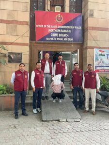 भुवनेश्वर में मनोहर लाल से शहरी परिवहन का पुरस्कार प्राप्त करते डीएमआरसी के प्रबंध निदेशक डॉ विकास कुमार