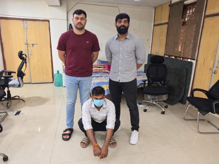 केशव पुरम मामले में आबिद को पकड़े जाने की रिपोर्ट के साथ उपलब्ध कराई गई पुलिस तस्वीर