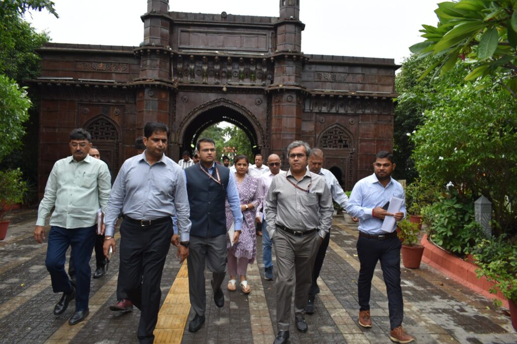 MCD आयुक्त संजीव खिरवार ने ओखला लैंडफिल पर थीम पार्क की योजना आगे बढ़ाई