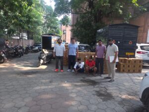 अलीपुर में 140 पेटी अवैध शराब की बरामदगी के बाद हरियाणा-दिल्ली सप्लाई नेटवर्क की जांच; दो गिरफ्तार अलीपुर में बरामद शराब की पेटियां, वाहन, पुलिस टीम और पिक्सेलेट किए गए चेहरों वाले दो आरोपी