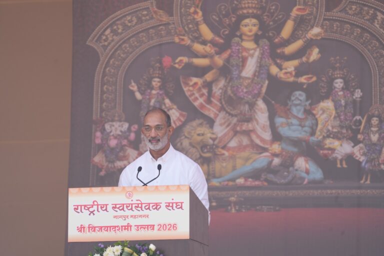 सिर्फ समृद्धि पर्याप्त नहीं: RSS के मंच से संजय गुप्ता ने नागरिक कर्तव्य और चरित्र निर्माण पर दिया जोर नागपुर में RSS विजयादशमी 2026 कार्यक्रम में बोलते संजय गुप्ता