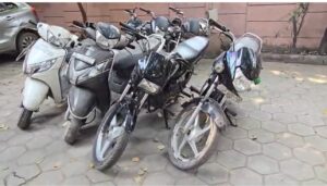 रोहिणी में गिरफ्तारी के बाद चोरी के सात दोपहिया वाहन बरामद; साथी की तलाश में AATS AATS आउटर नॉर्थ द्वारा बरामद मोटरसाइकिल और स्कूटी
