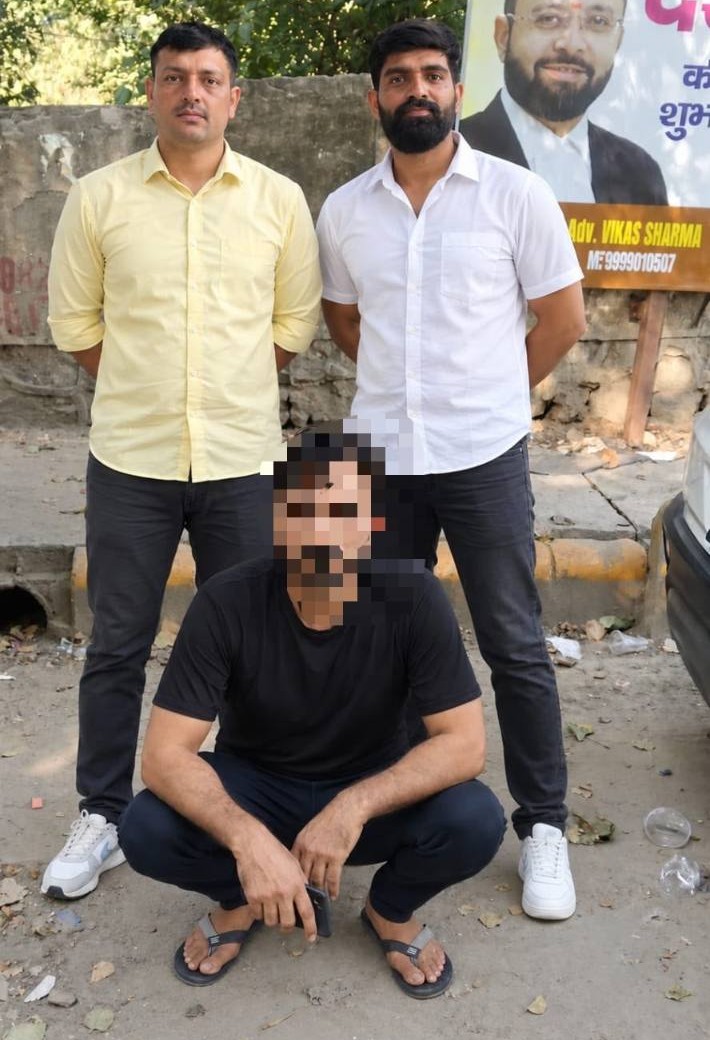 2013 के शालीमार बाग मामले में घोषित भगोड़ा गिरफ्तार, AATS ने सबीर खान को पकड़ा 2013 के शालीमार बाग मामले में घोषित भगोड़ा गिरफ्तार, AATS ने सबीर खान को पकड़ा