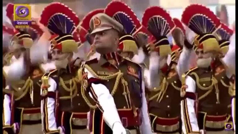दिल्ली पुलिस की मार्चिंग टुकड़ी का नेतृत्व करते ACP विवेक भगत