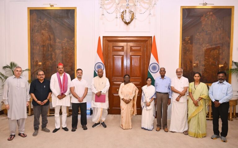 राष्ट्रपति द्रौपदी मुर्मू के साथ इंडिया गठबंधन के नेता, 9 अक्टूबर 2026