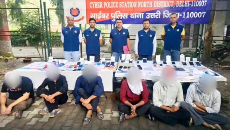 इंस्टाग्राम शॉपिंग ठगी में सात गिरफ्तार; संदिग्ध खातों में 30 करोड़ रुपये से अधिक के लेनदेन मिले बरामद उपकरणों के साथ उत्तरी जिला साइबर पुलिसकर्मी; आधिकारिक वीडियो में मौजूद चेहरों का धुंधलापन बरकरार