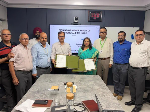 दिल्ली–पानीपत–करनाल नमो भारत कॉरिडोर के लिए बिजली नेटवर्क स्थानांतरण पर टाटा पावर-डीडीएल, एनसीआरटीसी का समझौता हस्ताक्षरित समझौते के साथ टाटा पावर-डीडीएल और एनसीआरटीसी के प्रतिनिधि